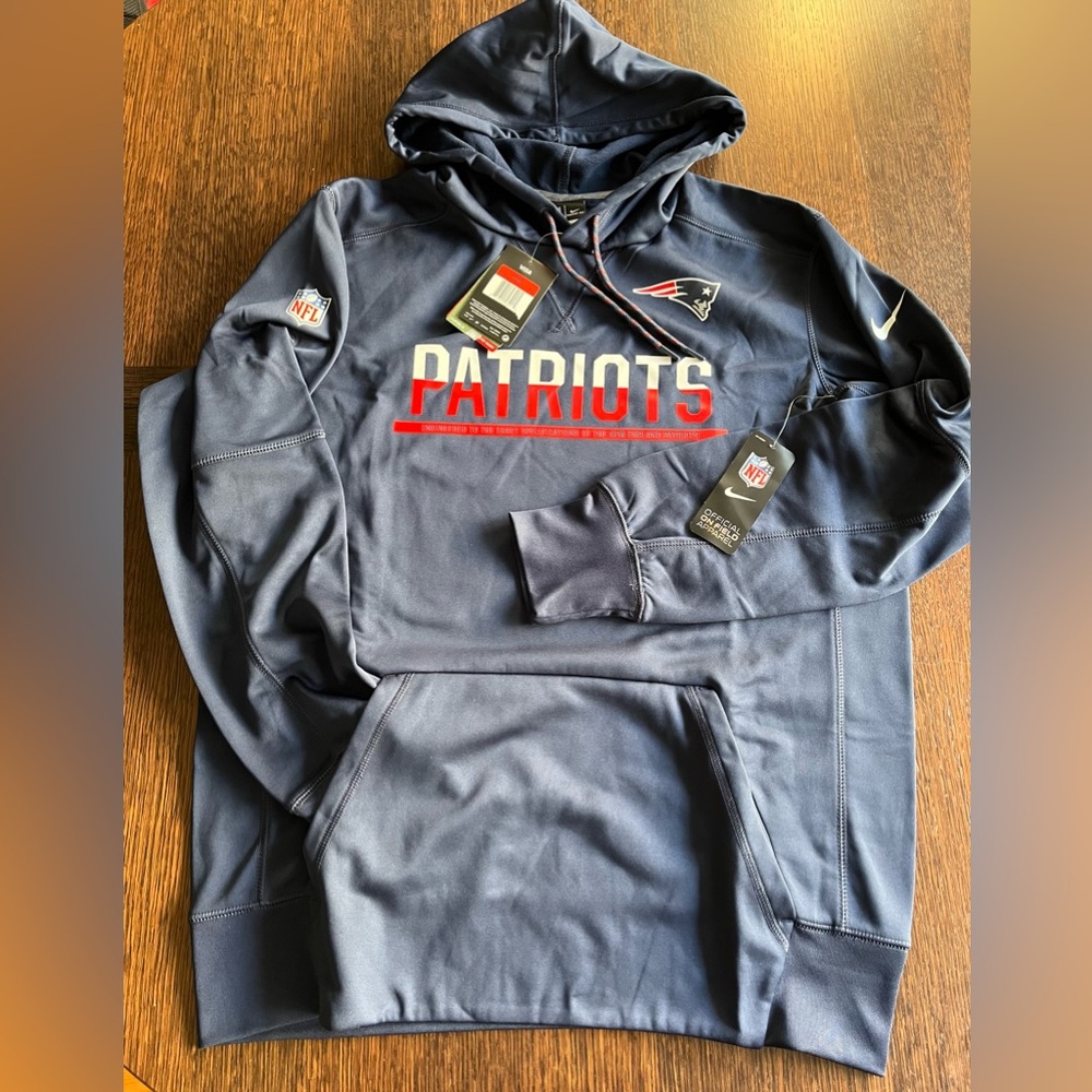 New England Patriots Nike Therma-fit Navy and Red Hoodie. Size Large